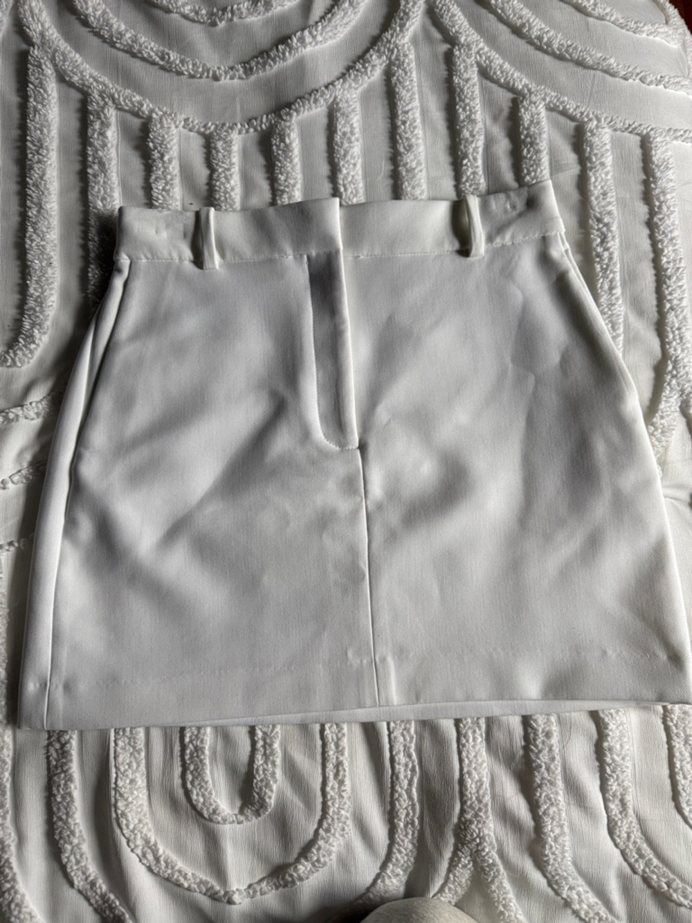 Aritzia Babaton White Mini Skirt